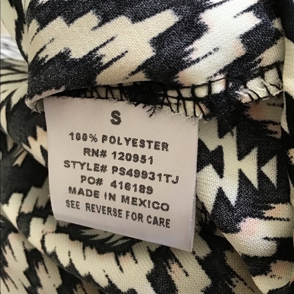 Pink rose sleeveless blouse size small geometric design black beige zigzags - Picture 5 of 6